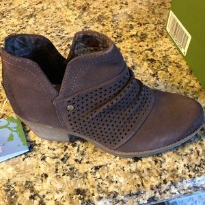 Earth origins “Amanda” bootie NIB! Sz 6.5